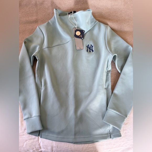 Levelwear Tops - Levelwear New York Yankees